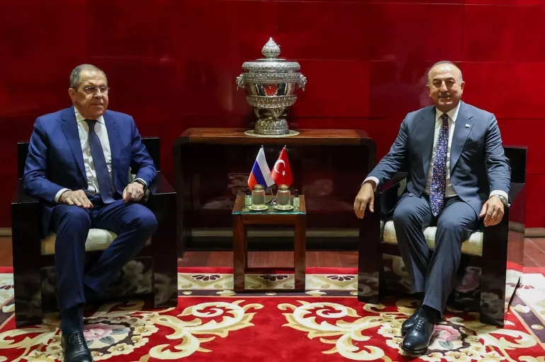 Çavuşoğlu, Lavrov'la görüştü: Bir an önce ateşkes sağlanmalı