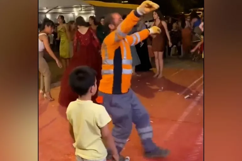 Dans ederek çöpleri toplayan işçi bu sefer düğünde ortaya çıktı!