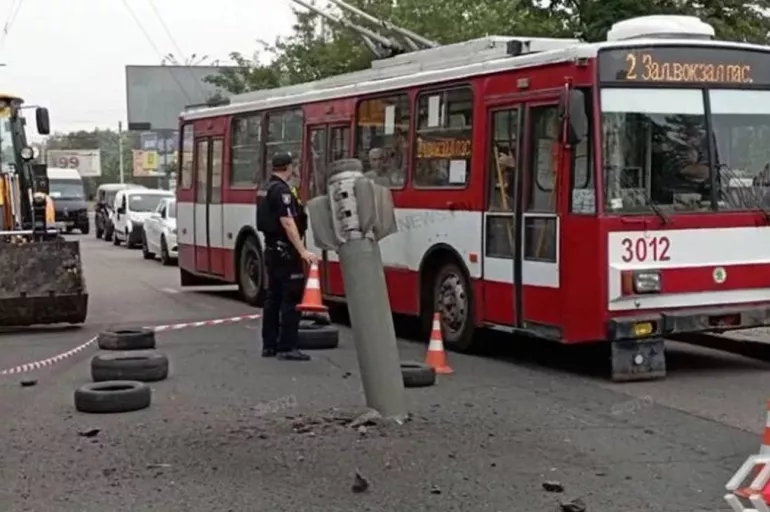 Donetsk'te can pazarı! Rusya otobüs durağını vurdu: Çok sayıda ölü ve yaralı var