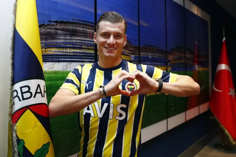 Fenerbahçe'de transfer! Ezgjan Alioski resmen açıklandı