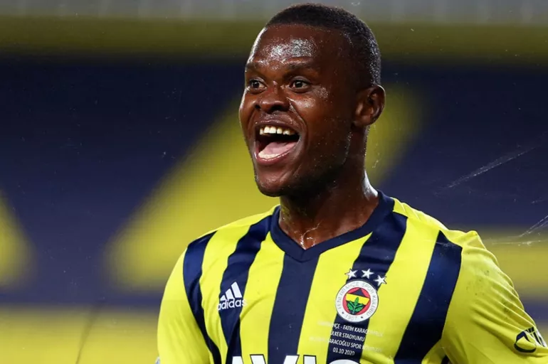 Fenerbahçe Samatta'dan kurtuluyor! Kulüpler anlaştı sürpriz transfer bitti
