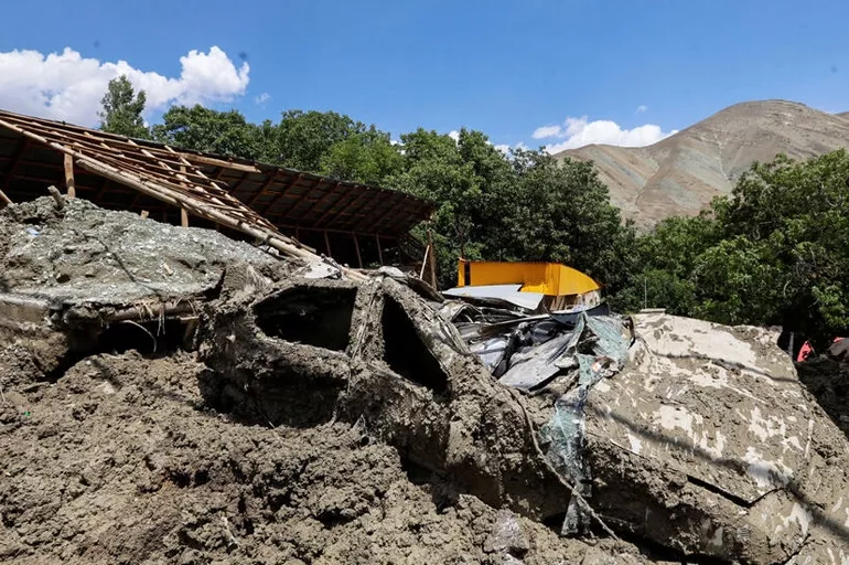 İran'da sel felaketinin bilançosu belli oldu! 96 kişi hayatını kaybetti