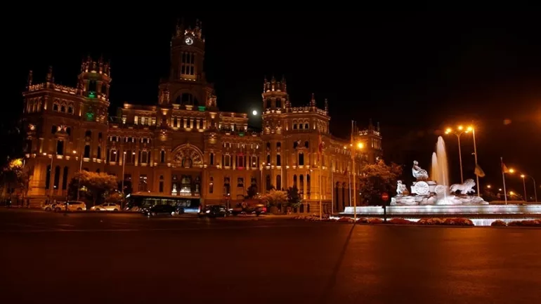 İspanya'da 'karartma' kararı! Vitrin ışıkları söndürülecek kurala uymayan yandı