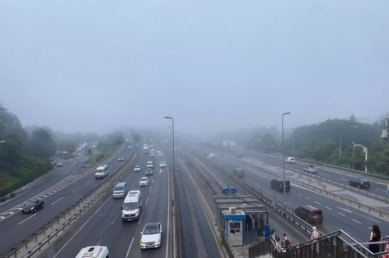 İstanbul'da yoğun sis! Göz gözü görmedi köprü ortadan kayboldu