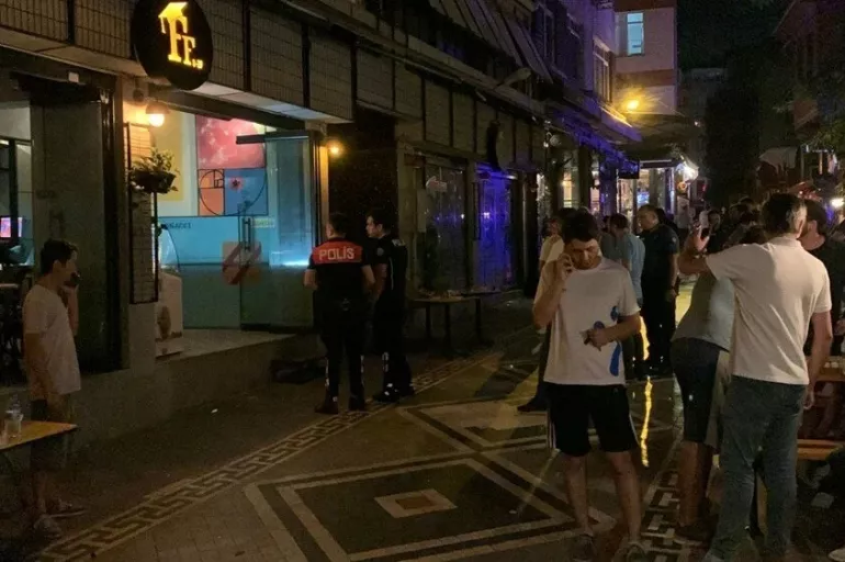 Kadıköy'de dehşet anları! Kafede oturan kadın silahlı saldırıya uğradı