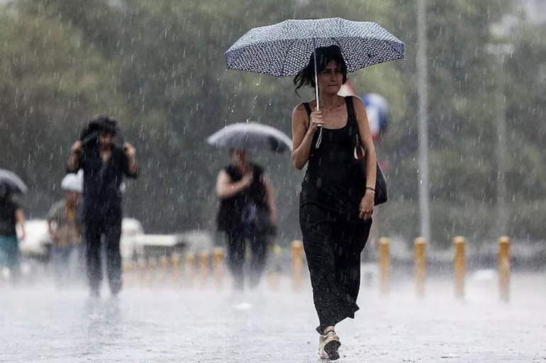 Meteoroloji tarih verip duyurdu! İstanbul'a sağanak yağmur geliyor