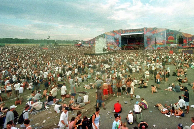 Netflix Woodstock '99: Tam Bir Kaos dizisi konusu nedir, oyuncuları kim? Netflix Woodstock '99: Tam Bir Kaos dizisi kaç sezon?