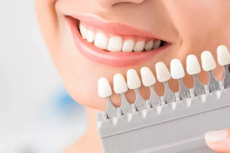 Porselen mi zirkonyum mu? Diş kaplamada hangisi tercih edilmeli? Zirkonyum ile doğal bir görünüşe kavuşabilirsiniz!