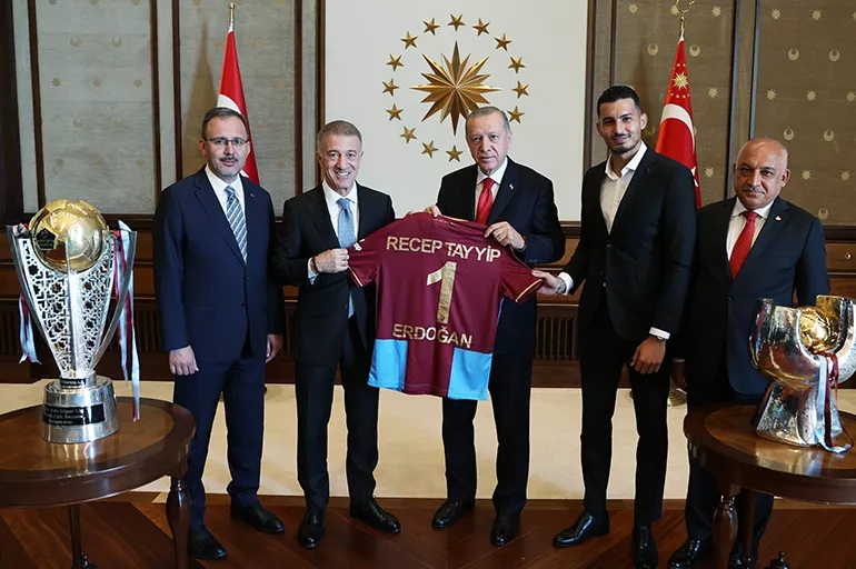Cumhurbaşkanı Erdoğan, şampiyon Trabzonspor'u kabul etti!
