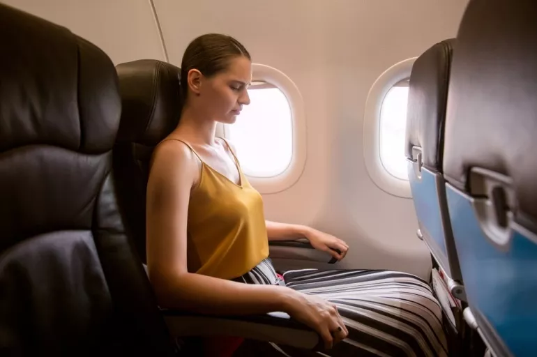 Siz de uçağa binmekten korkuyor musunuz? Uçak korkusu olan aviofobiyi terapi ile yenebilirsiniz!