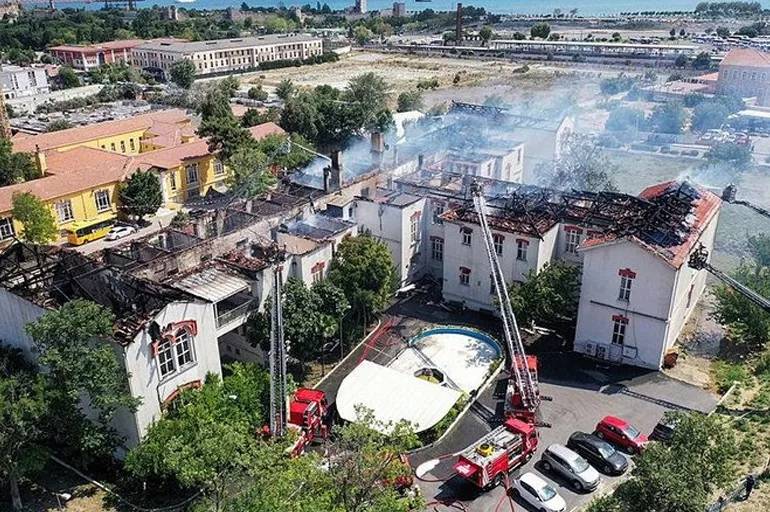 Son dakika: Balıklı Rum Hastanesi yangınına soruşturma başlatıldı