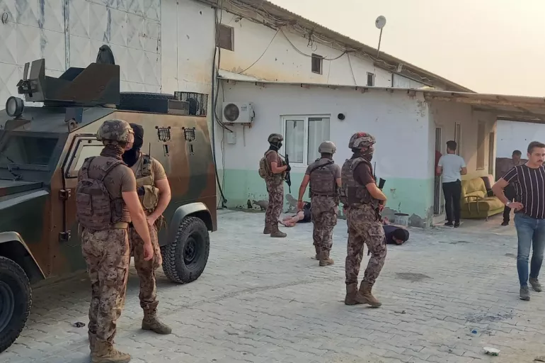 Son dakika: Mersin'de saldırı hazırlığındaki 2 firari terörist yakalandı