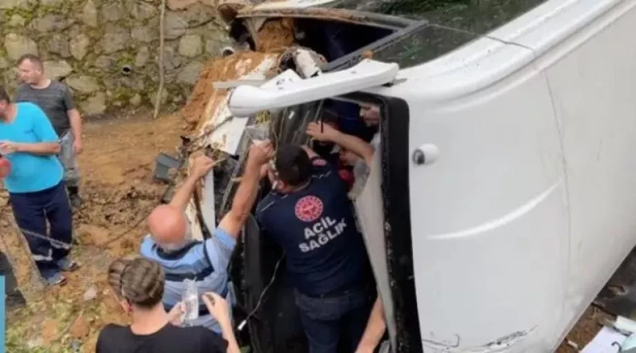 Son dakika: Rize'de tur otobüsü devrildi çok sayıda kişi yaralandı