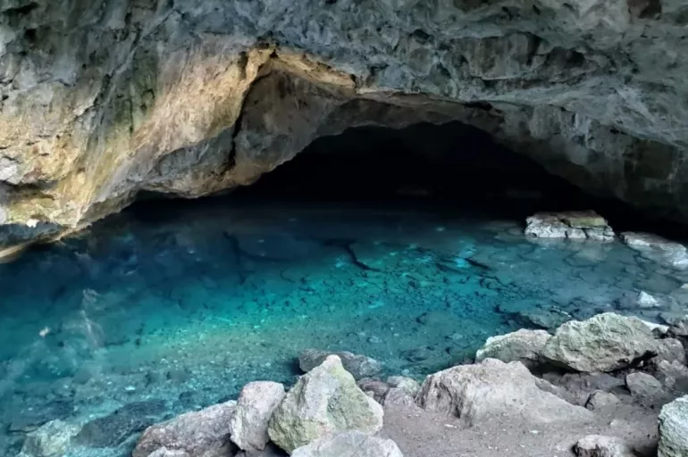 Yunanlılar Zeus'un burada saklandığına inanıyor! Kuşadası'nın saklı cenneti Zeus Mağarası'nı mutlaka görün