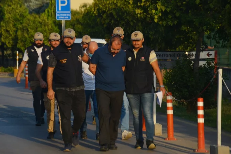 Adana'da FETÖ operasyonu: Çok sayıda gözaltı