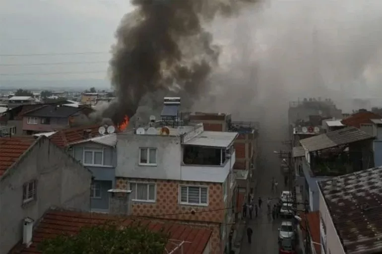 Bursa'da iki katlı yanan ev kullanılamaz hale geldi!