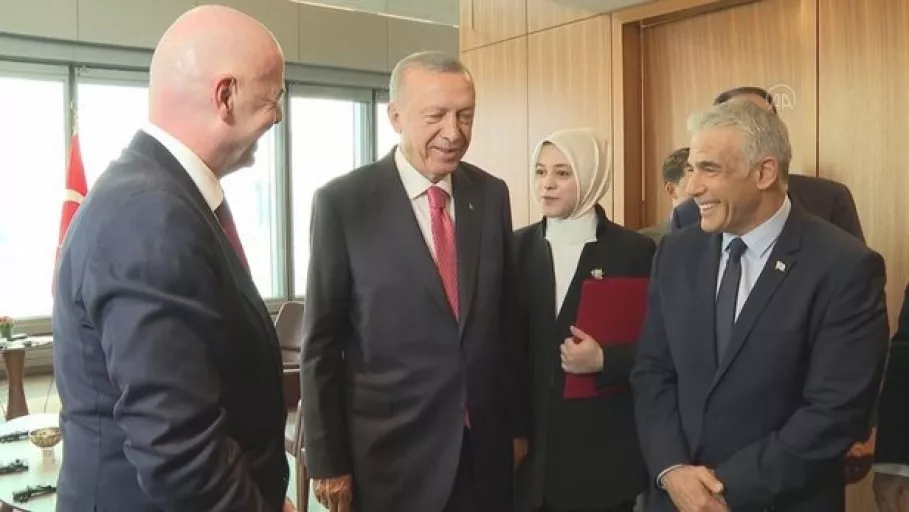 Cumhurbaşkanı Erdoğan'la Lapid arasında gülümseten Fenerbahçe diyaloğu: Bizi hep yeniyorlardı
