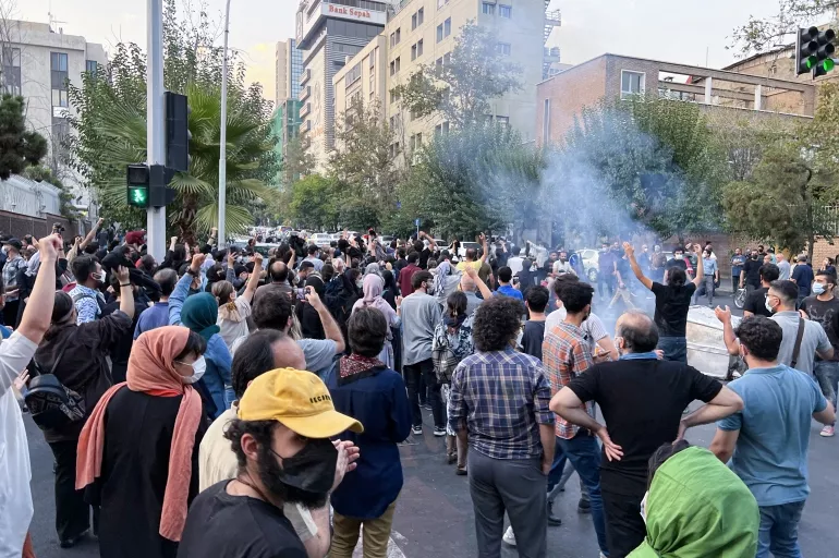 İran'da Mahsa Emini protestoları büyüyor!  Can kaybı 30'u aştı