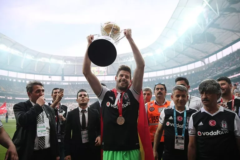 İspanyollar resmen duyurdu! Beşiktaş'ın eski kalecisi dünya devine imza atıyor