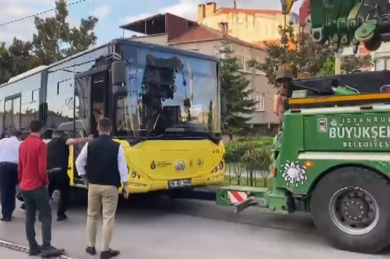 İstanbul Güngören'de tramvay yolunda korkunç kaza!