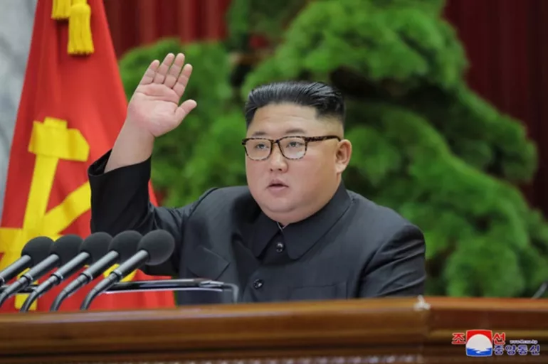 Kim Jong-un'dan füze hamlesi! Denizaltıdan fırlatmaya hazırlanıyor