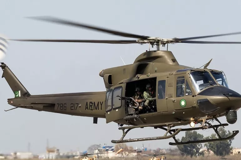 Pakistan'da askeri helikopterin düştü: 6 personel hayatını kaybetti