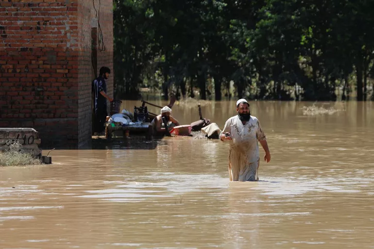Pakistan'dan sel felaketinden sonra salgın patlak verdi! Yüzlerce kişi hayatını kaybetti