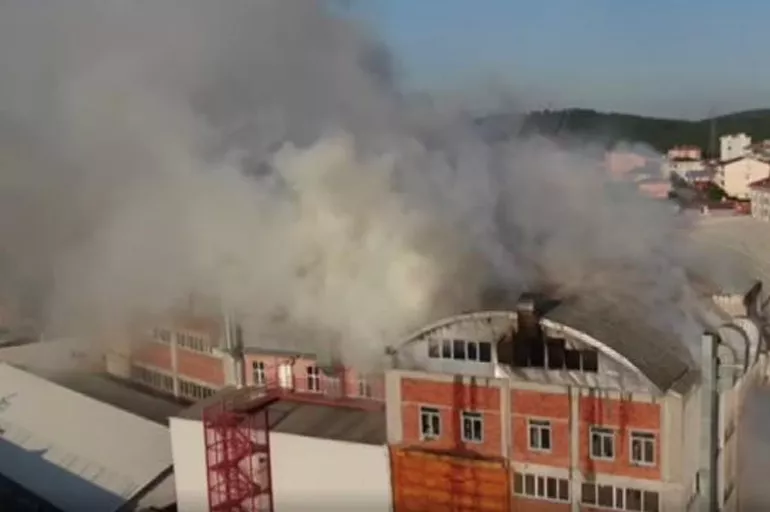 Son dakika: İstanbul'da korkutan yangın! İtfaiye müdahale ediyor
