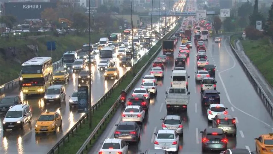 Uyum haftası başladı! İstanbul'da trafik yüzde 51'i geçti