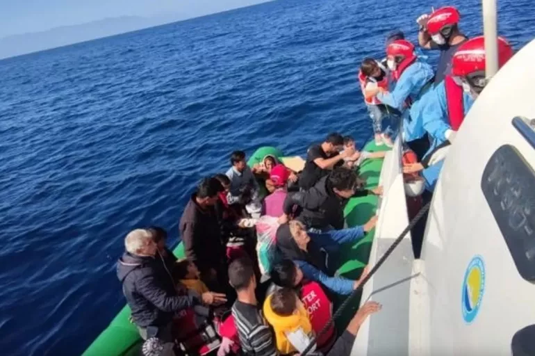 Yunanistan'ın ittiği göçmenlerin hayatını, bir kez daha Türkiye kurtardı!