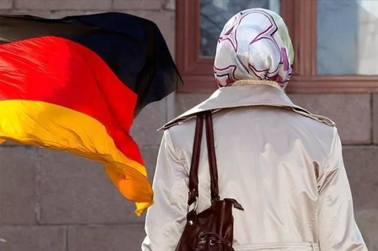 Almanya'da 14 yaşındaki Türk öğrenciye ayrımcılık: Başörtüsü engeli!