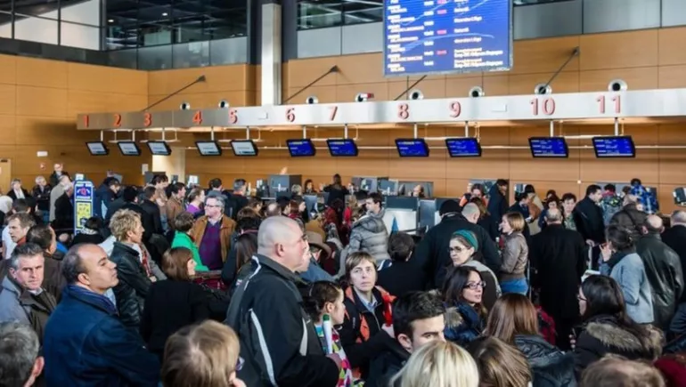 Belçika'da güvenlik personeli greve gitti! Havalimanında izdiham yaşandı: 5 yaralı
