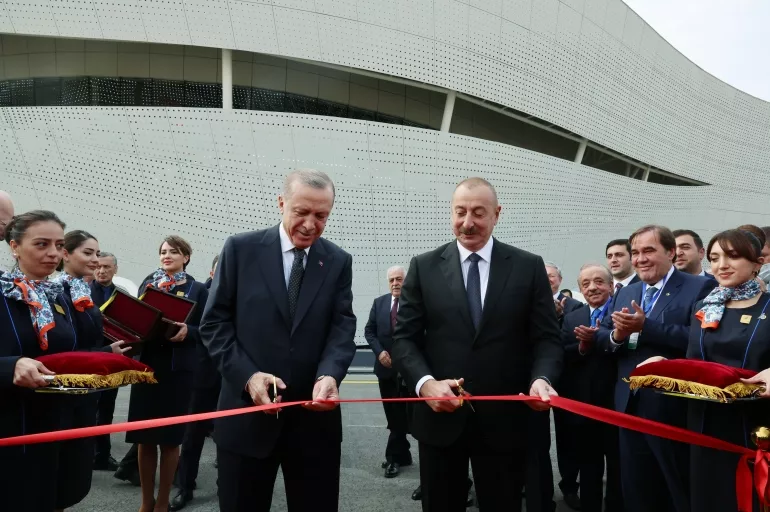 Cumhurbaşkanı Erdoğan'la Aliyev arasında gülümseten diyalog: Makas altın değil mi?