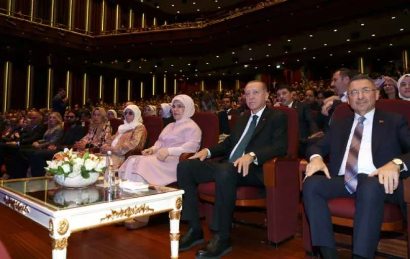 Cumhurbaşkanı Erdoğan, Yusuf İslam'ın konserini izledi! İslam, Erdoğan’a çaldığı gitarı hediye etti