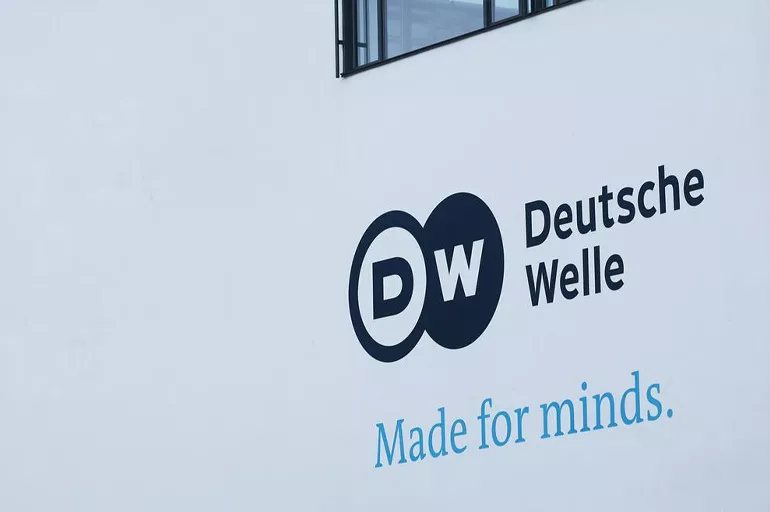 Deutsche Welle'den iki yüzlü 'Basın Kanunu' çıkışı! Almanya'dakini övüp Türkiye'dekini eleştirdiler