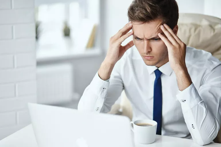 İş yerindeki mutsuzluk insanı hasta ediyor! Toksik işveren ve çalışanlar stres kaynaklı hastalıklara yol açıyor!