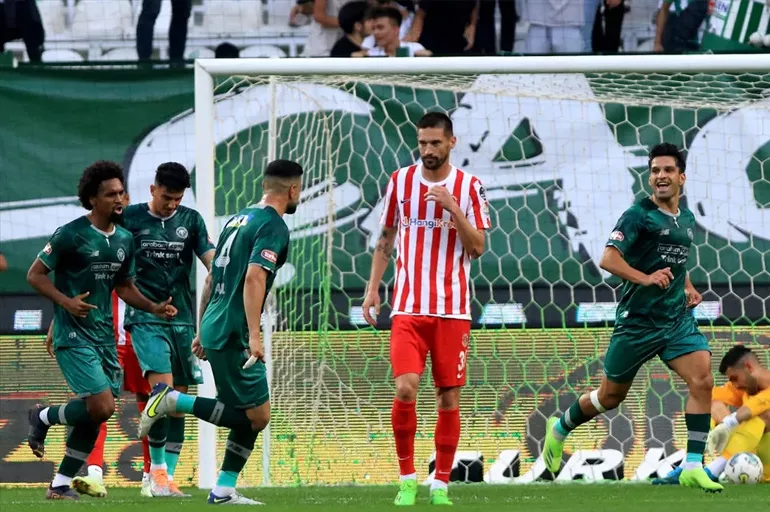 Konyaspor tek golle zirveye ortak oldu!  Ümraniyespor yine kayıp