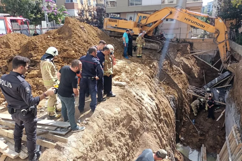 Maltepe'de inşaat alanında göçük! Toprak altında kalan işçiler kurtarıldı