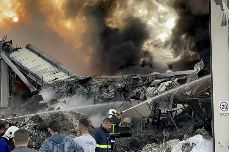 Son dakika: Adana'da alüminyum fabrikasında korkutan yangın