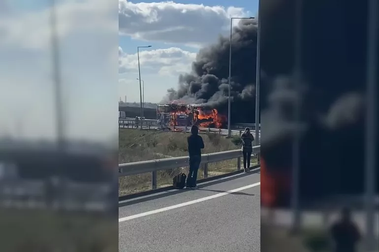 Son dakika: Kuzey Marmara Otoyolu'nda otobüs yangını!