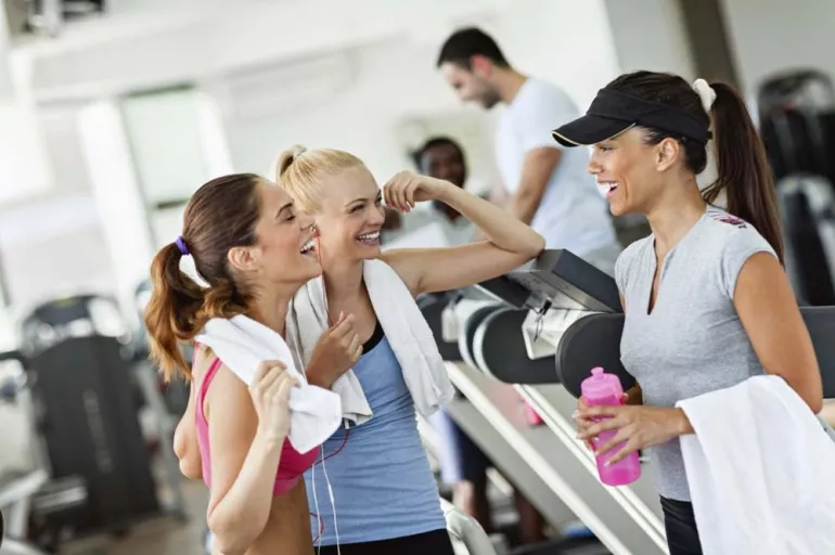 Spor yapmak isteyenler aktif kişilerle görüşsün! Araştırmalara göre aktif arkadaşlar egzersiz için motive aracı!
