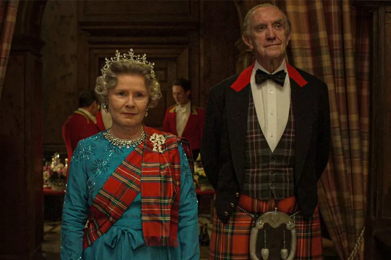 The Crown, Netflix ve Kraliyet Ailesi'ni karşı karşıya getirdi! Philip'in Kraliçe'yi aldattığı sahneler olay yarattı