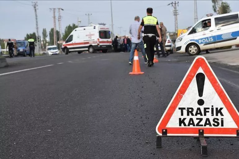 Yozgat'ta feci kaza! Kamyon ile minübüs çarpıştı