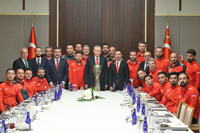 Ampute Futbol Milli Takımı Beştepe'de! Cumhurbaşkanı Erdoğan şampiyonlarla buluştu