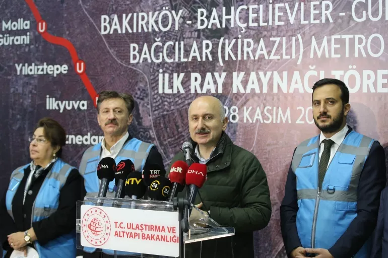 Bakan Karaismailoğlu açıkladı! İstanbul'a yeni metro hattı: Seyahat süresi 30 dakikaya inecek