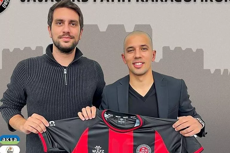 Feghouli resmi imzayı attı! Cezayirli yıldız Süper Lig'de forma giyecek