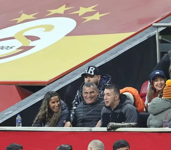 Galatasaray maçında Mondragon sürprizi! Efsane ismin son halini görenler tanıyamadı