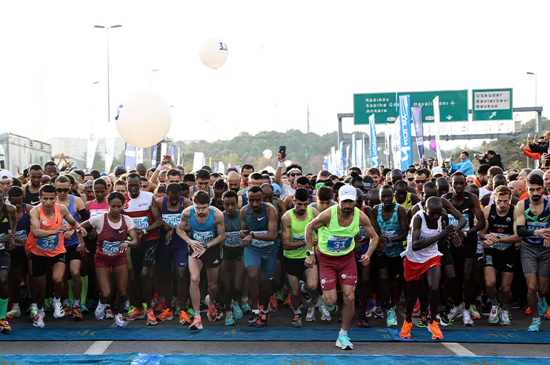 İstanbul'da maraton heyecanı! 44. Avrasya koşusu başladı