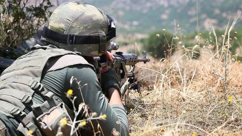 MSB duyurdu! Taciz ateşi açan 2 PKK'lı yok edildi