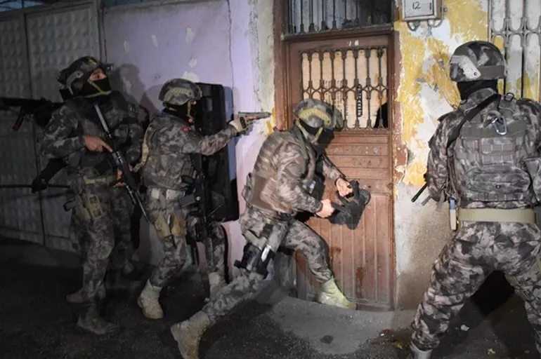 Operasyon yurt içinde de sürüyor! PKK üyesi teröristler yakalandı